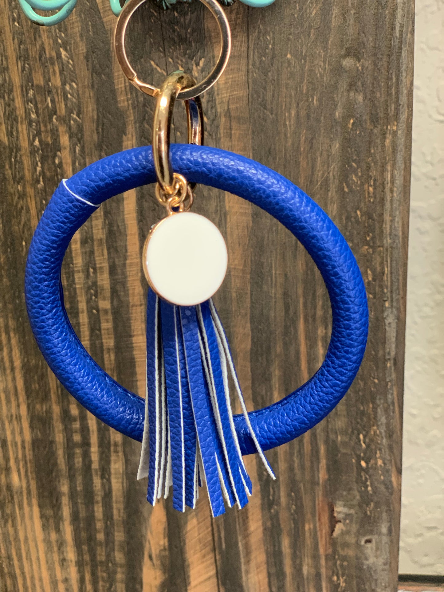 Wristlet keychains